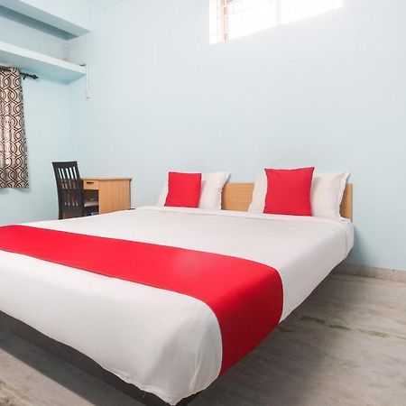 Hôtel Oyo Flagship 48158 Ss Towers à Podanur Extérieur photo