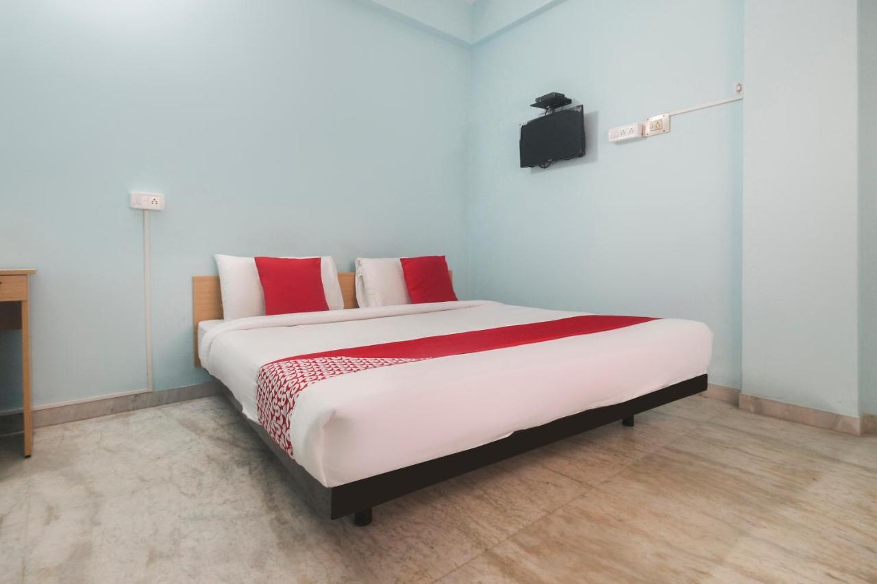 Hôtel Oyo Flagship 48158 Ss Towers à Podanur Extérieur photo