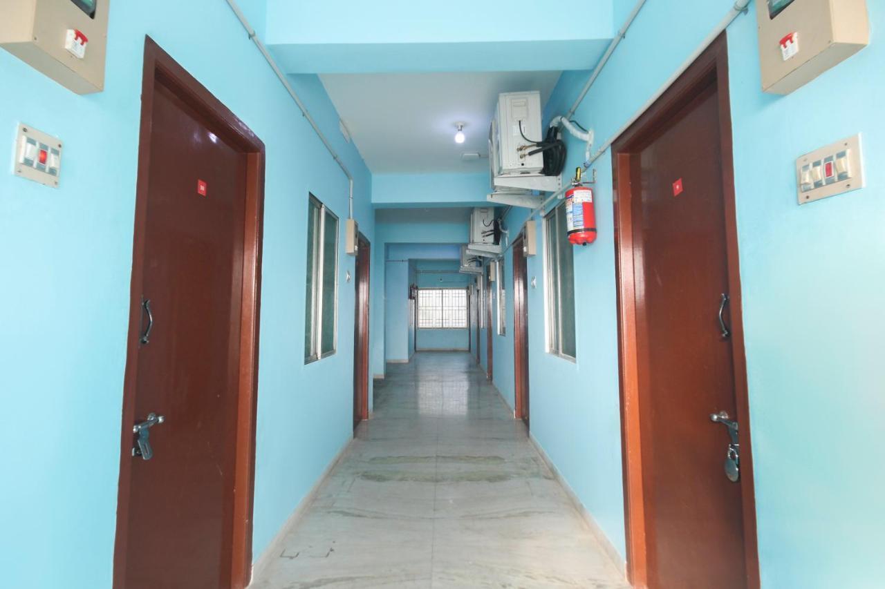 Hôtel Oyo Flagship 48158 Ss Towers à Podanur Extérieur photo